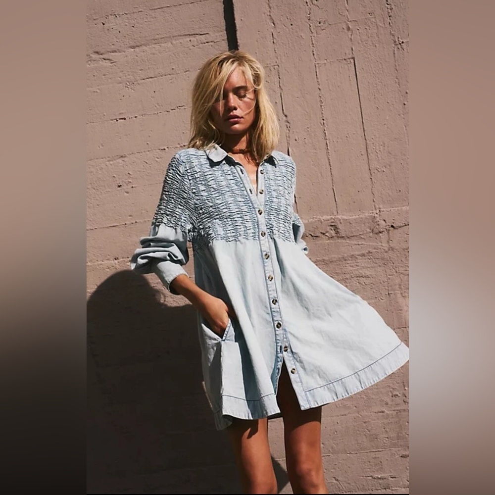 Free People Denim Find Me Now Mini Dress Buttons Smocked Glacier Blue S NWT - Picture 6 of 6